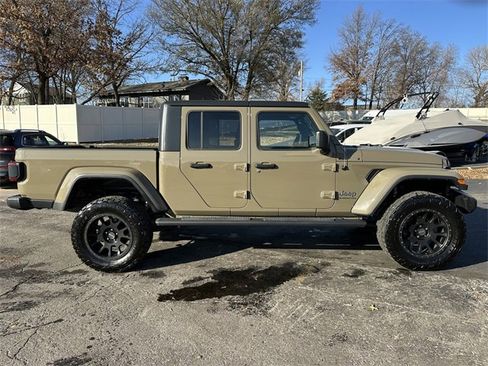 Used 2020 Jeep Gladiator Overland image 5