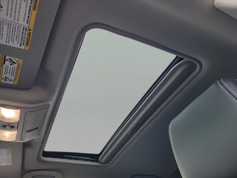 Used 2024 Nissan Frontier SL w/ Technology Package image 16