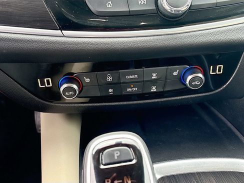 Used 2021 Buick Enclave Essence FWD image 15