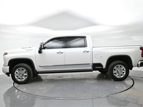 Used 2024 Chevrolet Silverado 2500 High Country w/ High Country Premium Package image 4