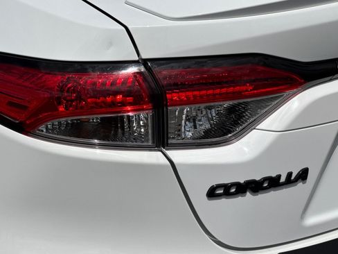 Certified 2022 Toyota Corolla SE w/ Carpet Mat Package (TMS) FWD image 33