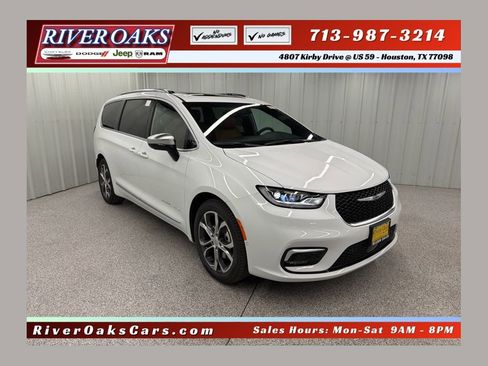 New 2026 Chrysler Pacifica Pinnacle image 1