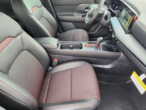 New 2025 Nissan Kicks SR image 10