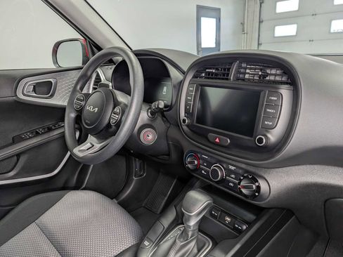 Used 2025 Kia Soul LX FWD image 40