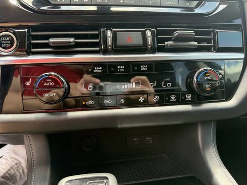 Used 2024 Nissan Pathfinder SV FWD image 14
