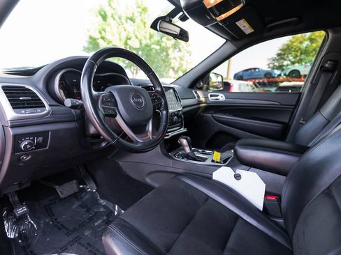 Used 2021 Jeep Grand Cherokee Laredo X AWD/4WD image 6