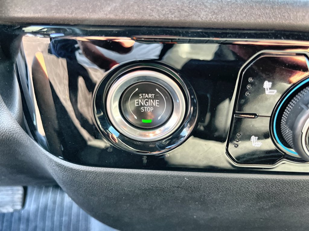 Used 2023 Chevrolet Silverado 1500 RST AWD/4WD image 16