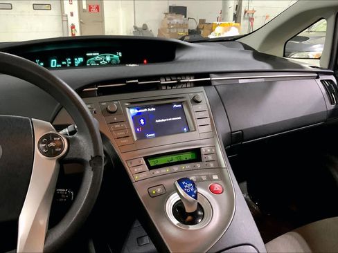 Used 2014 Toyota Prius Two image 6