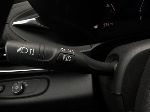 Used 2025 Buick Envista Preferred FWD image 38