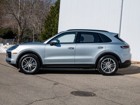 Certified 2024 Porsche Cayenne w/ Premium Package Plus (PFM) image 2