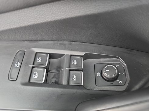 Certified 2025 Volkswagen Jetta Sport image 27