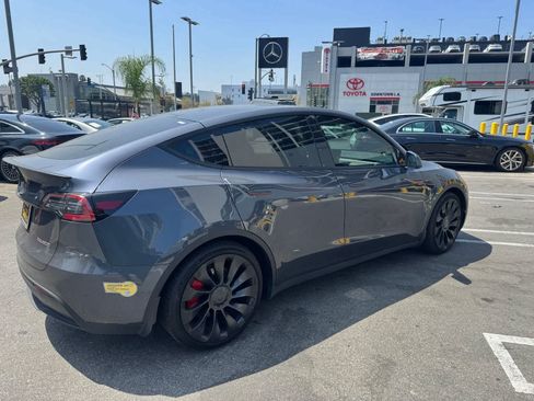 Used 2022 Tesla Model Y Performance AWD/4WD image 3