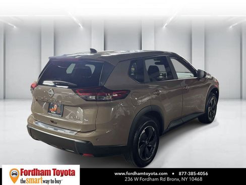 Used 2025 Nissan Rogue SV AWD/4WD image 7