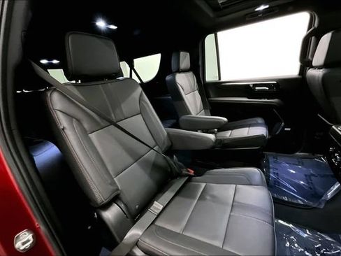 Used 2026 Chevrolet Suburban RST w/ RST Capability Package AWD/4WD image 27