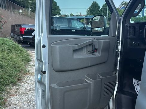 Used 2018 Chevrolet Express 3500 Extended w/ Driver Convenience Package RWD image 11