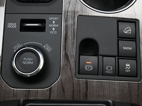 Certified 2025 Toyota Highlander Platinum image 26