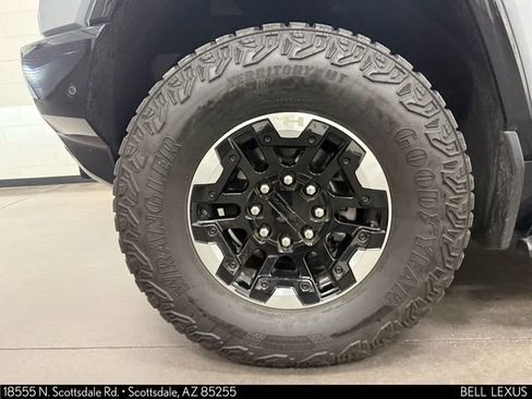 Used 2024 GMC Hummer EV 2X w/ Extreme Off-Road Package image 10