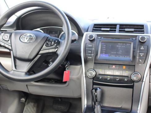 Used 2016 Toyota Camry LE image 22