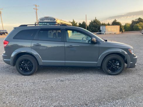 Used 2020 Dodge Journey SE w/ Blacktop Package FWD image 10
