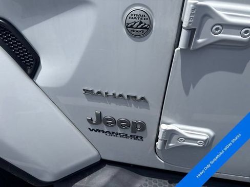 Used 2019 Jeep Wrangler Unlimited Sahara AWD/4WD image 9