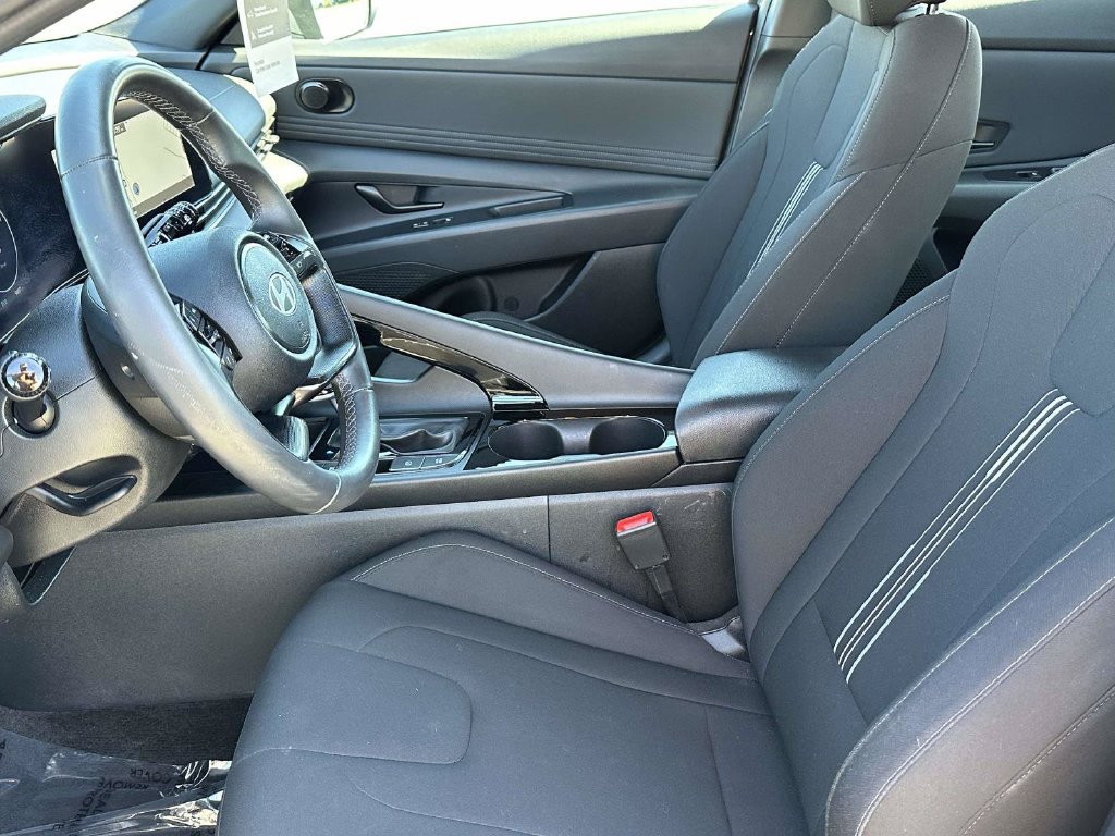 Used 2025 Hyundai Elantra SEL FWD image 16