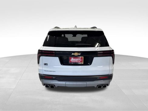 Used 2026 Chevrolet Traverse LT FWD image 7