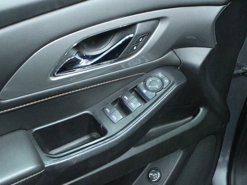 Used 2020 Chevrolet Traverse LT image 13