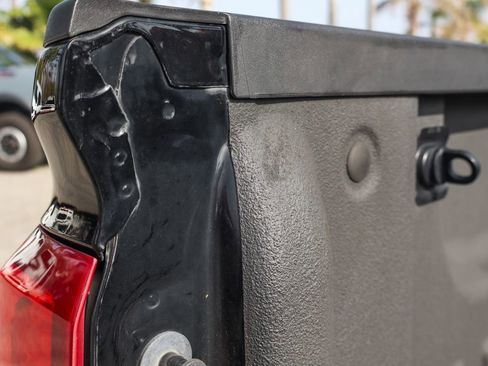 Used 2018 Chevrolet Silverado 1500 High Country RWD image 10