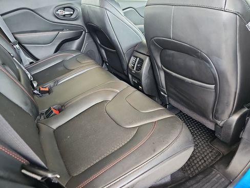 Used 2021 Jeep Cherokee Trailhawk AWD/4WD image 14