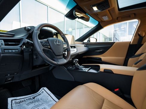 Used 2023 Lexus ES 300h Ultra Luxury image 12