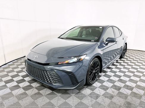 Used 2025 Toyota Camry SE FWD image 7