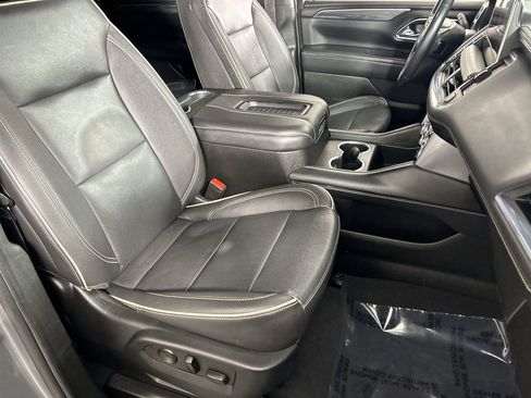 Used 2023 GMC Yukon XL SLT image 26