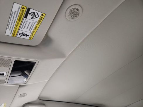 Used 2025 Land Rover Discovery Sport S image 24