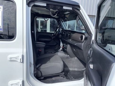 Used 2021 Jeep Gladiator Willys image 6