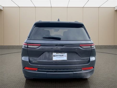 Certified 2025 Jeep Grand Cherokee Limited w/ Black Appearance Package image 4