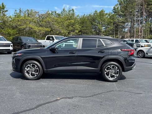 Used 2025 Chevrolet Trax LT image 6