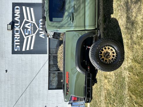 Used 2022 Toyota Tacoma TRD Off-Road w/ TRD Premium Off Road Package image 6