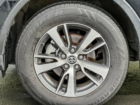 Used 2018 Toyota RAV4 XLE FWD image 24