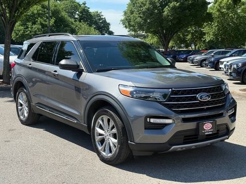 Used 2022 Ford Explorer XLT w/ Equipment Group 202A AWD/4WD image 1