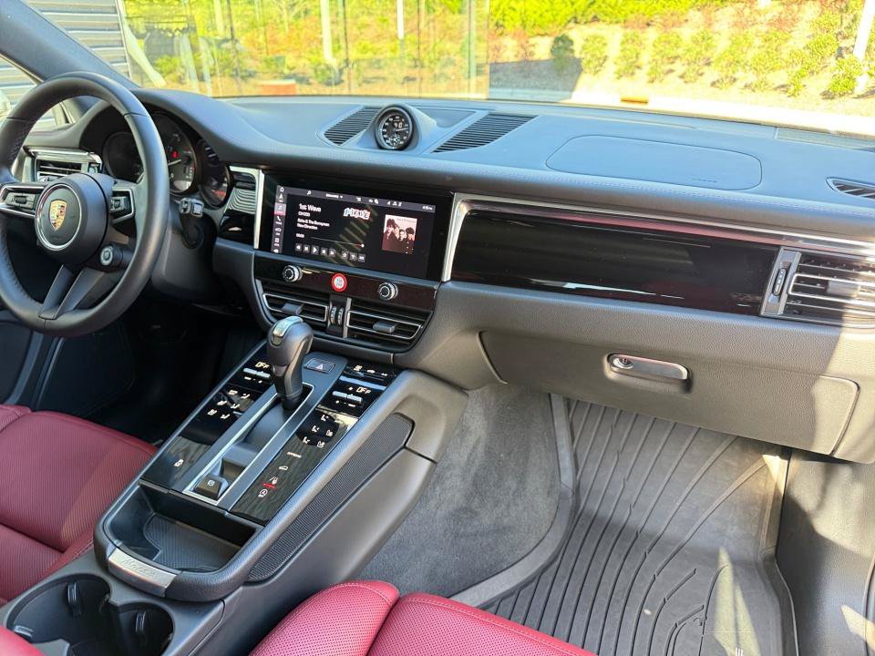 Certified 2026 Porsche Macan Turbo AWD/4WD image 18