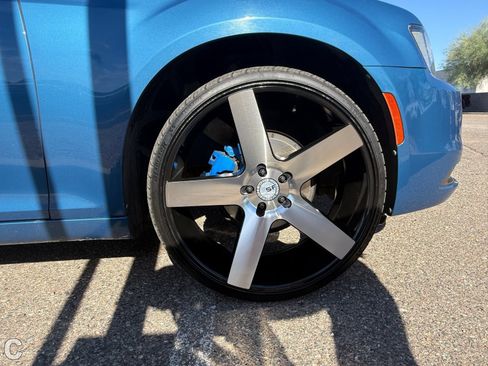Used 2020 Chrysler 300 Touring w/ Sport Appearance Package RWD image 6
