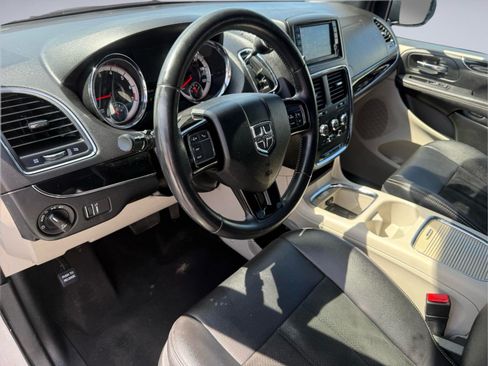 Used 2018 Dodge Grand Caravan SXT FWD image 13