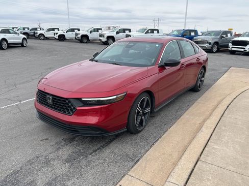 Used 2025 Honda Accord Sport image 1
