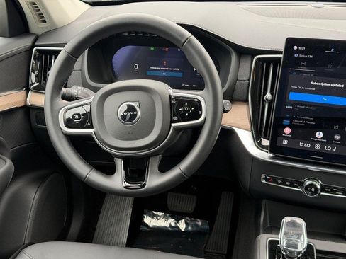 Certified 2025 Volvo XC90 B6 Plus AWD/4WD image 13