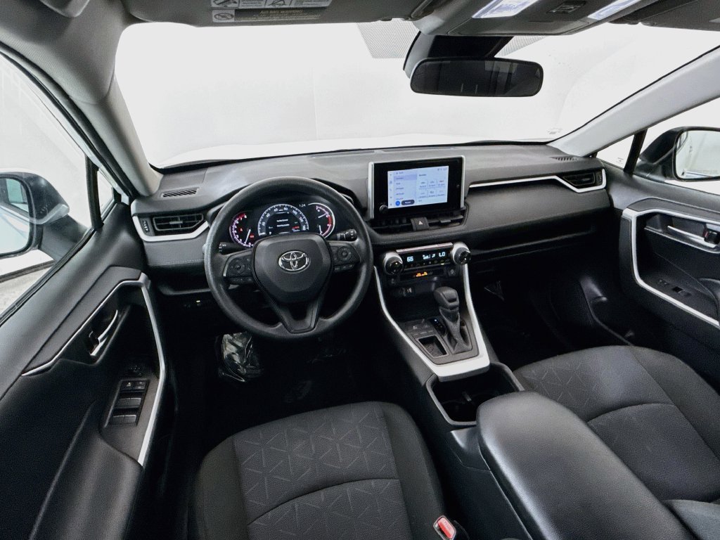 Used 2025 Toyota RAV4 XLE FWD image 21
