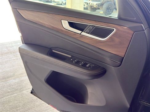 New 2026 Volkswagen Atlas SE image 19