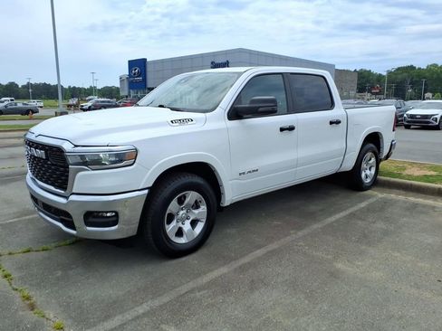 Used 2025 RAM 1500 Big Horn AWD/4WD image 3