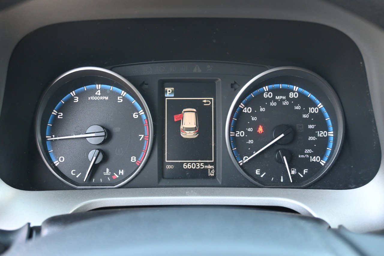 Used 2017 Toyota RAV4 LE FWD image 11