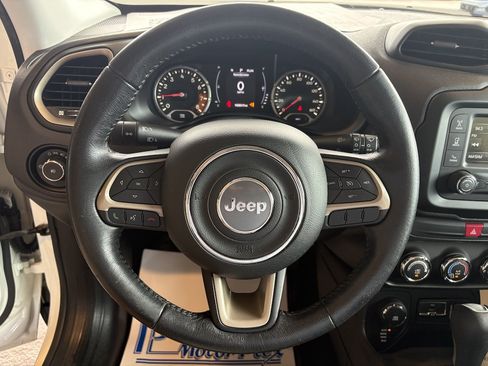 Used 2017 Jeep Renegade Latitude AWD/4WD image 11
