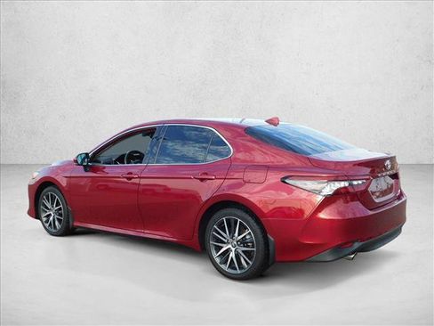 Used 2022 Toyota Camry XLE FWD image 7